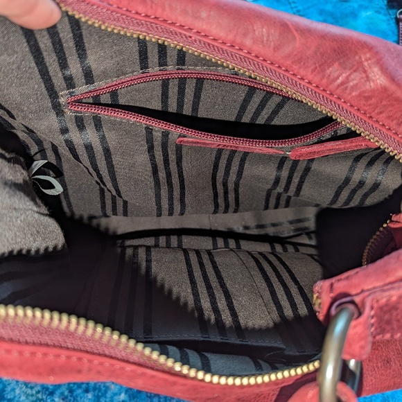 NWOT Frye Melissa Large Zip Hobo in Red. Washed/distressed leather. NEW! - Picture 5 of 8